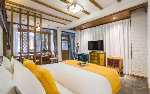 Lijiang Langyun Inn