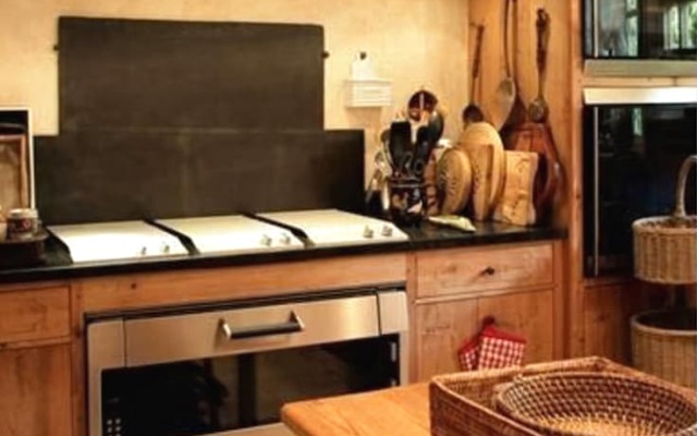 Cozy fully serviced Twin Chalets