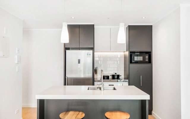 Central Auckland Modern 2 BR Apt