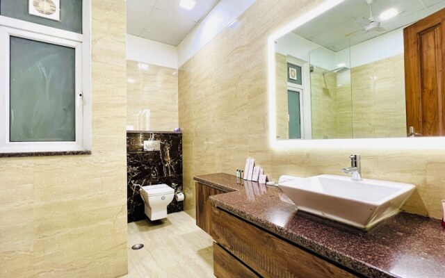 BluO Luxury Stay Medicity Balcony TubGym