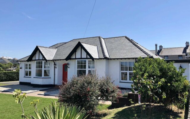 Treddolphin Guest House