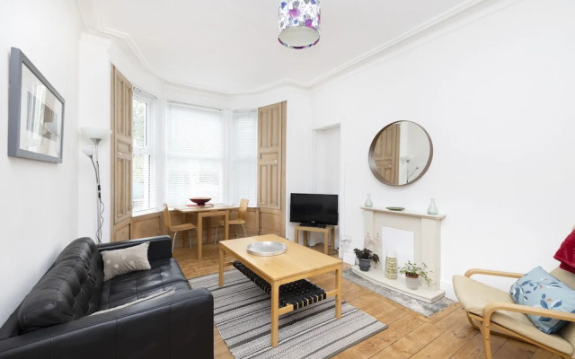 JOIVY Charming 1-Bed Ap Near Leith Links W/ Patio