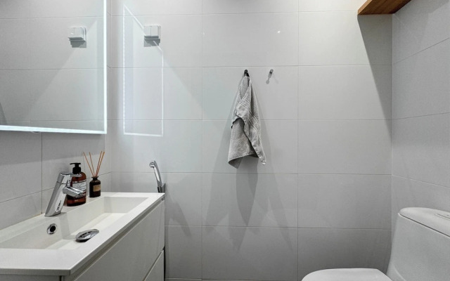Stylish Downtown 2BR Flat with Sauna and Work Area