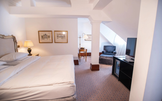 Schlosshotel Berlin By Patrick Hellmann