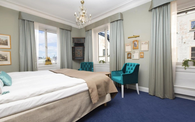 Lady Hamilton Hotel