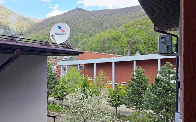 Apartment Live in the Mountains at 31 Estonskaya Street