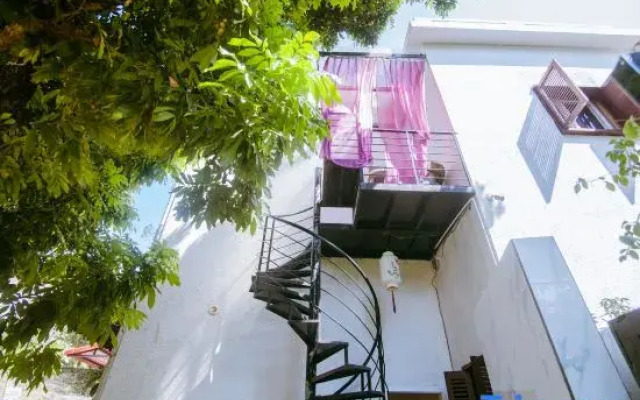 Nahai Villa Garden Hostel