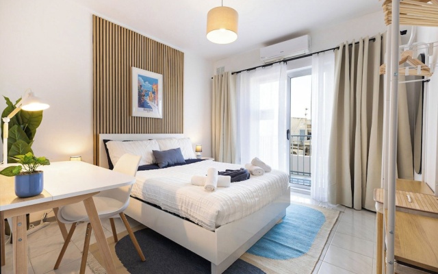 2BR Penthouse with Large Front Terrace
