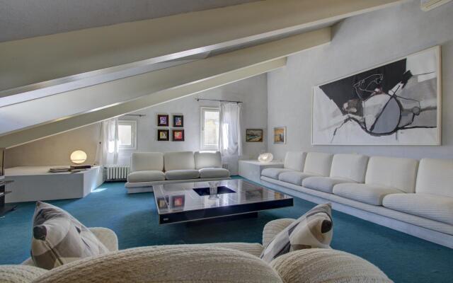 ROOFTOP TERRACE private 3bed, 3bath aircond, wifi