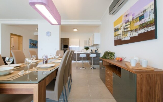Seaview APT Incl Pool IN Sliema