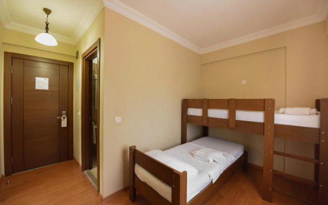 Hotel Pine Valley