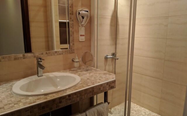 Meliton Inn Hotel & Suites