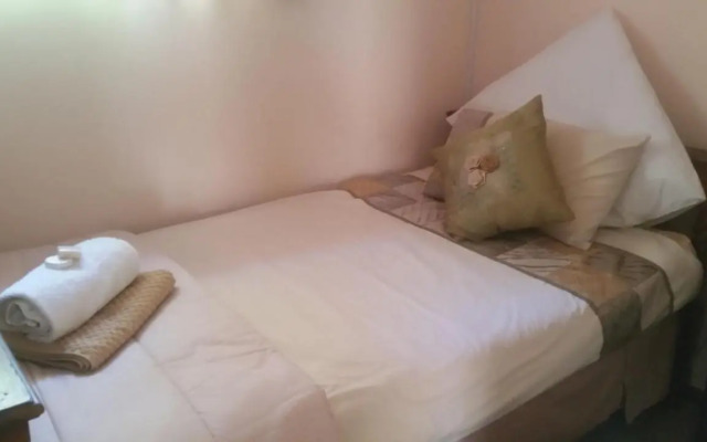 Alpaca Self Catering Cottage Kleinmond