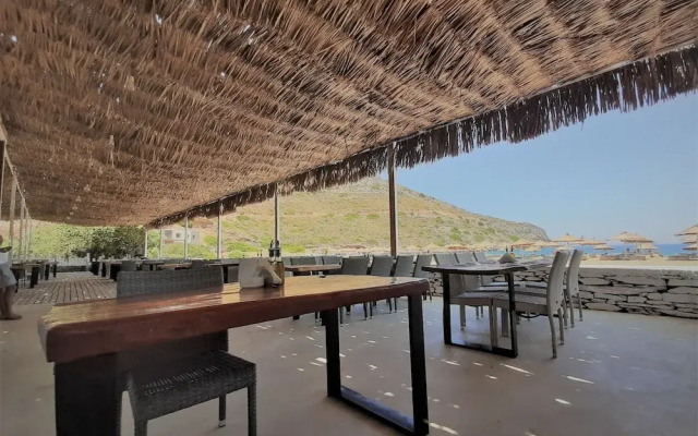 Spathi Beach Bar Restaurant & Suites