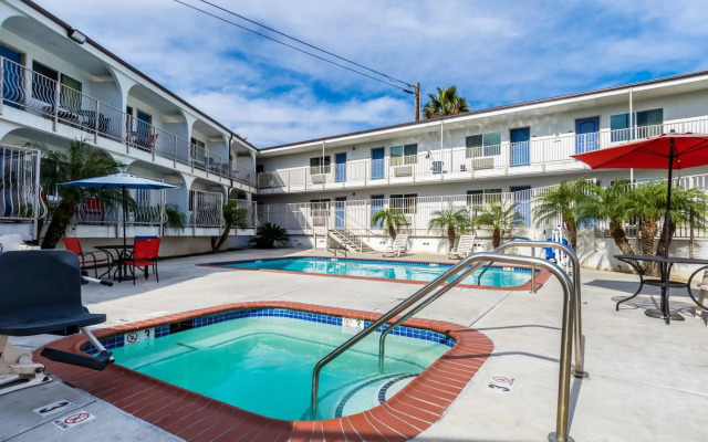 Pacific Inn