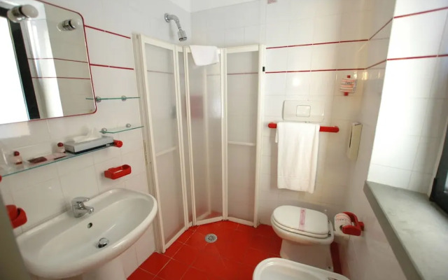 Hotel Crystal & Residence
