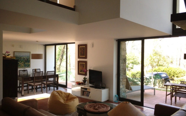 Liiiving in Caminha - Oak Tree Chill