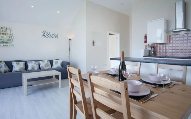 Bluebird - 2 Bedroom Apartment - Pendine