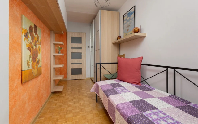 Czerniakowska Apartment by Renters