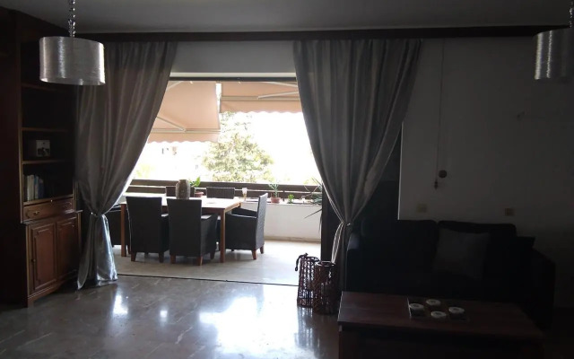Glyfada Seabreeze Apartment