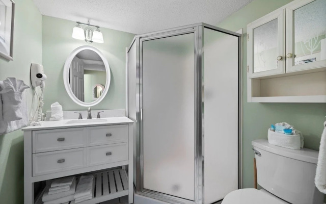 Pelican Beach 2008 1 Bedroom Condo