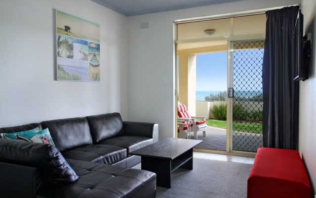 Seaview Sunset Holiday Apartments – Guest Rooms – Adelaide