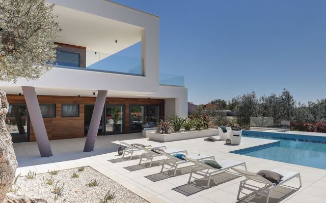 Villa in Vodnjan With Swimming Pool