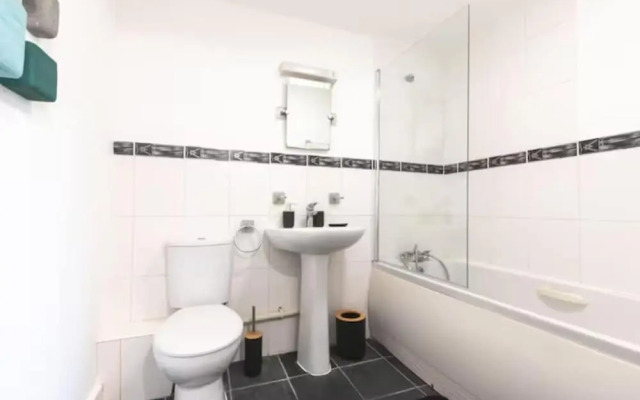 Chic 2-bed Apartment in Southampton With Parking