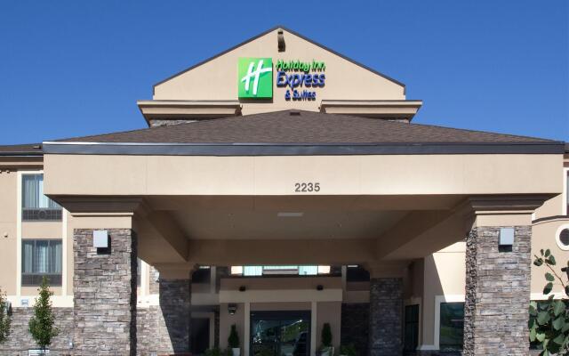 Holiday Inn Express & Suites Logan