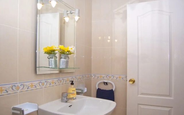 Spacious 2 Bed Apartment in Calahonda