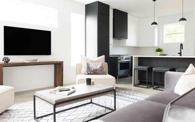 Modern DT Luxury - Rooftop City Views