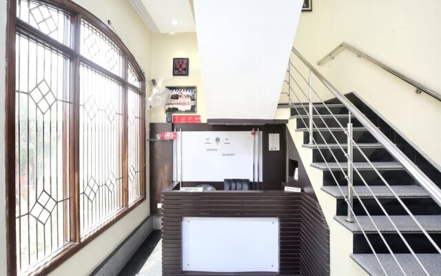 OYO 15347 Dhingra Residency