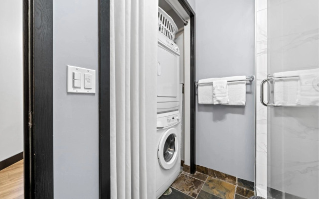 Instant Suites - Luxury 2 BR Suite in Canmore | Banff