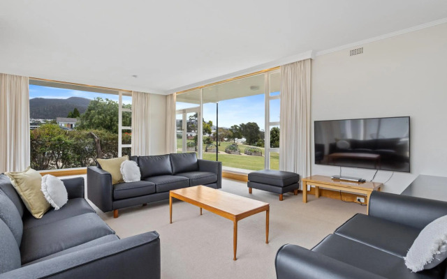 Riverfront Motel & Restaurant