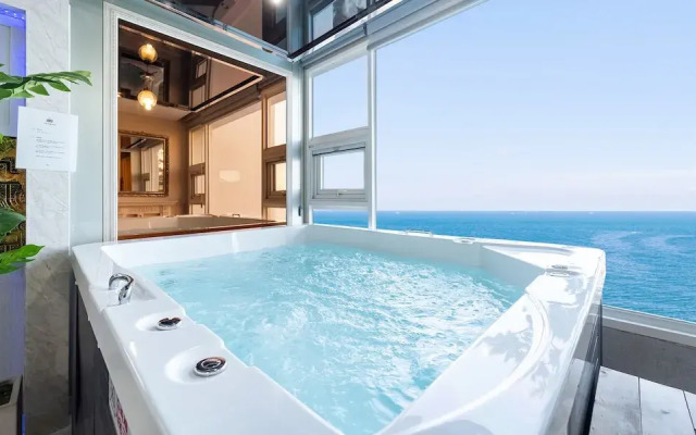 Pohang Pinewave Sea & Spa Pension