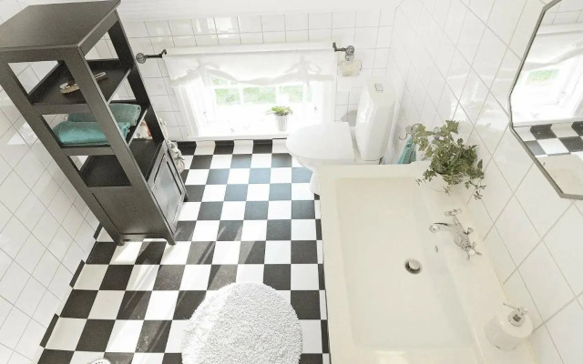 Five-Bedroom Holiday home in Hova 2