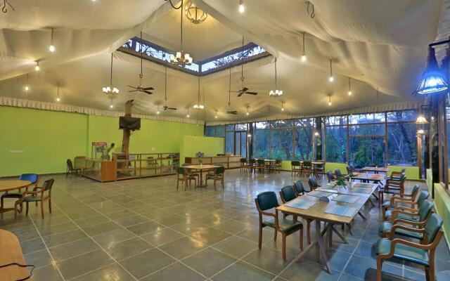 Bison Retreat - Pench