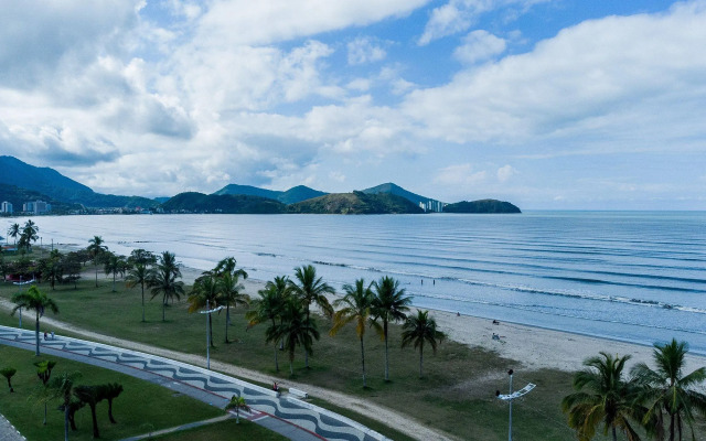 Casa com piscina e churrasqueira perto da praia