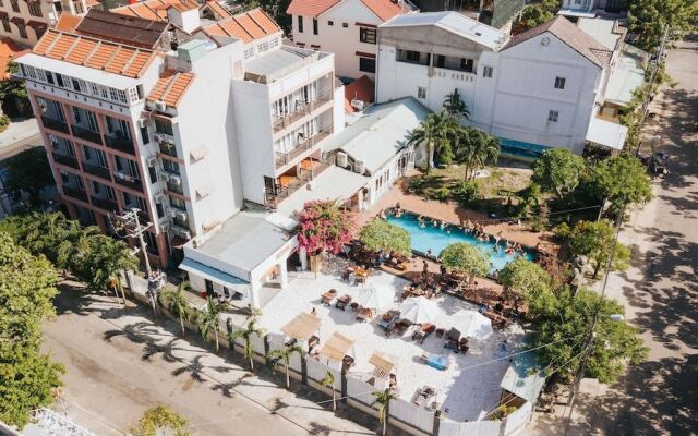 Cococha Hostel  Pool Club Adult Only
