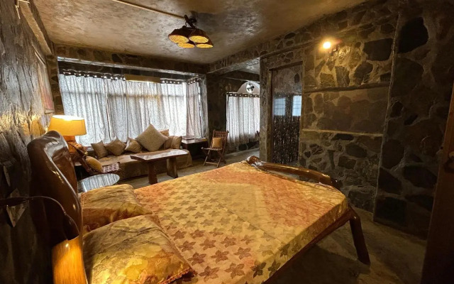 Homestay near Jutogh Church in Shimla