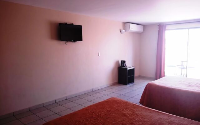 Los Jitos Hotel & Suites