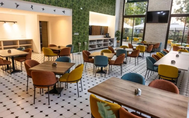 Le Grove Hotel