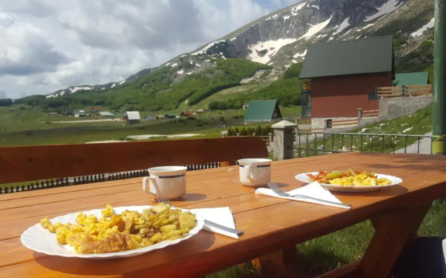 Guest House Tiha noć