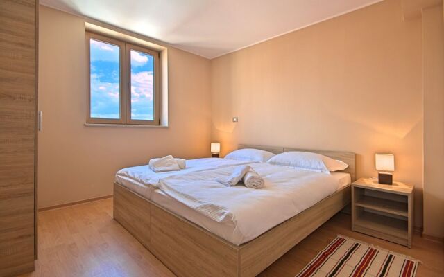 Rotonda Inn Novigrad