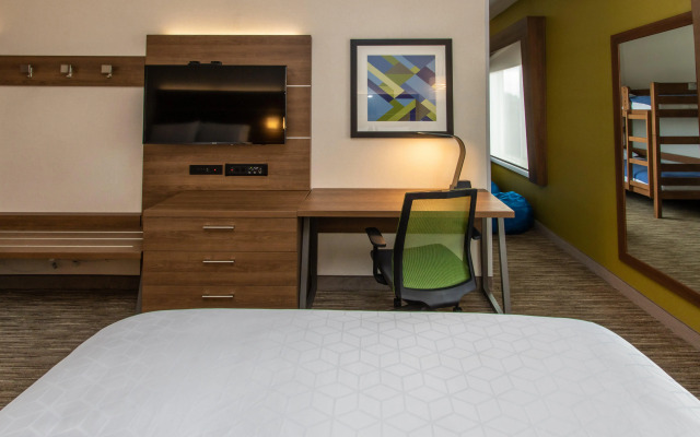 Holiday Inn Express Hotel & Suites Roseville-Galleria Area by IHG