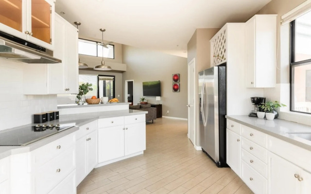 N 75th St 201 - Ivory I