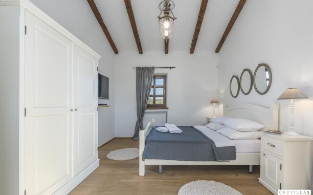 Rustica in Visnjan with 5 bedrooms and 1 bathrooms