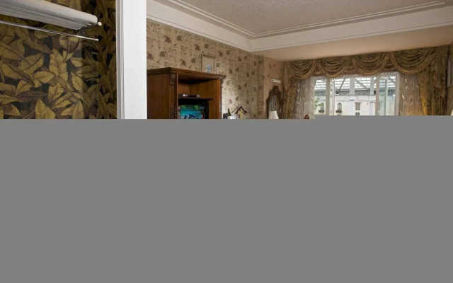 Hangzhou The First World Hotel