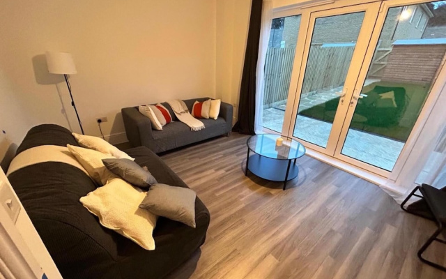 House - Sleeps 8 - Free Parking and Ps5