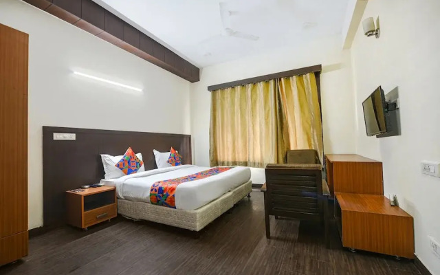 Fabhotel Silver Tree